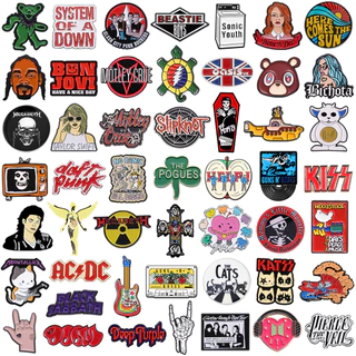 Rock Band เพลงเข็มกลัดเคลือบนักร้องที่มีชื่อเสียงตัวอักษรป้ายโลหะพัดลมคอลเลกชัน Pin เสื้อผ้าอุปกรณ์เสริมเครื่องประดับของขวัญสําหรับเพื่อน