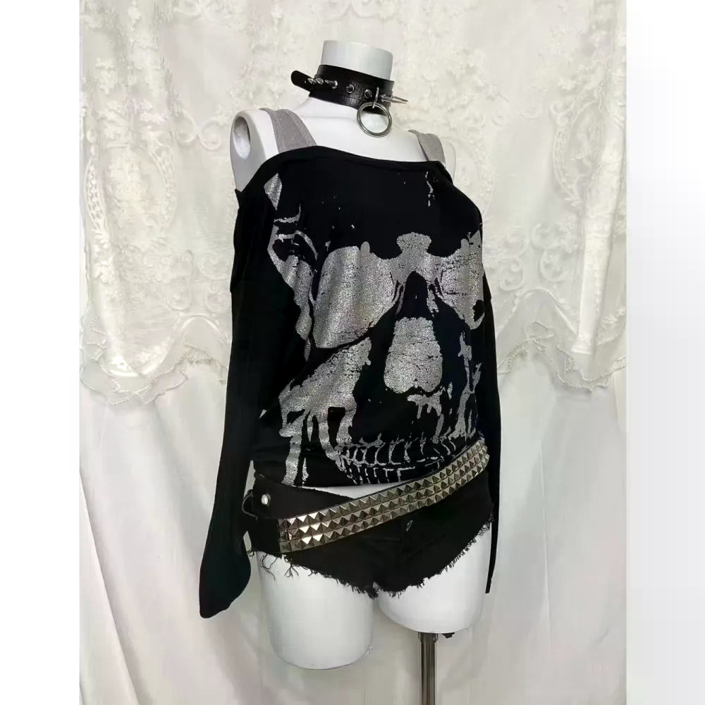 เอเชียวัฒนธรรม Skull เสื้อยืดแขนยาวหลวม แบบคอแบนด้านบน เสื้อลายแฟชั่นสำหรับผู้หญิงในฤดูใบไม้ผลิและใบไม้ร่วง
