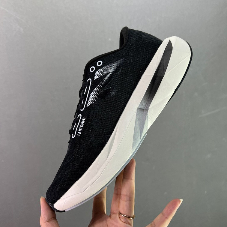 รองเท้าวิ่ง SC Elite V4 สีหลายแบบให้เลือก