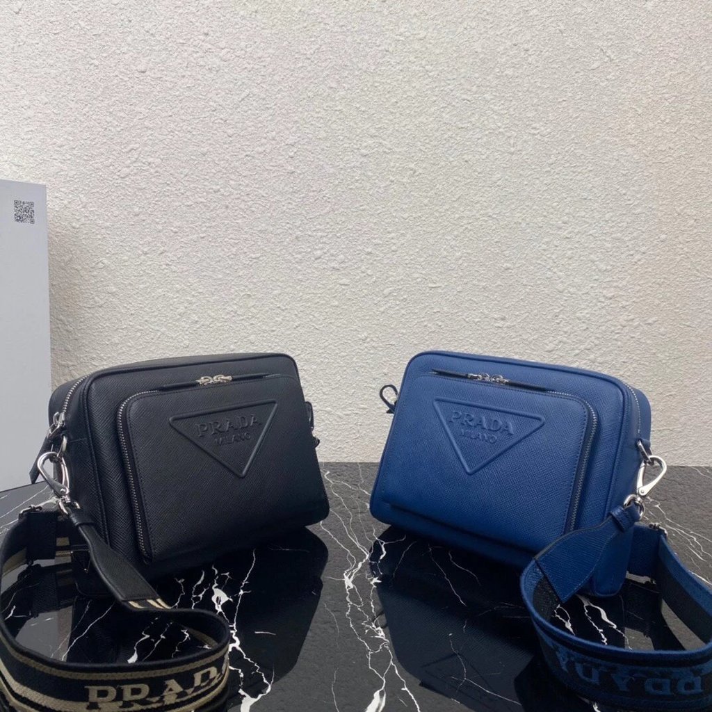 New Prada Prada ปัก Webbing Mens Diagonal Bag กระเป๋าสะพายกระเป๋าผู้ชาย 2 สี 2VH152