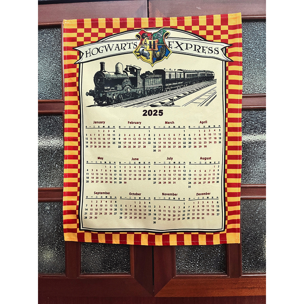 ปฏิทินแขวน calendar ปฎิทิน ผ้าแขวนปฏิทินปีใหม่ Harry Potter 2025เก้าและสามในสี่ของผ้าพื้นหลังปฏิทินห