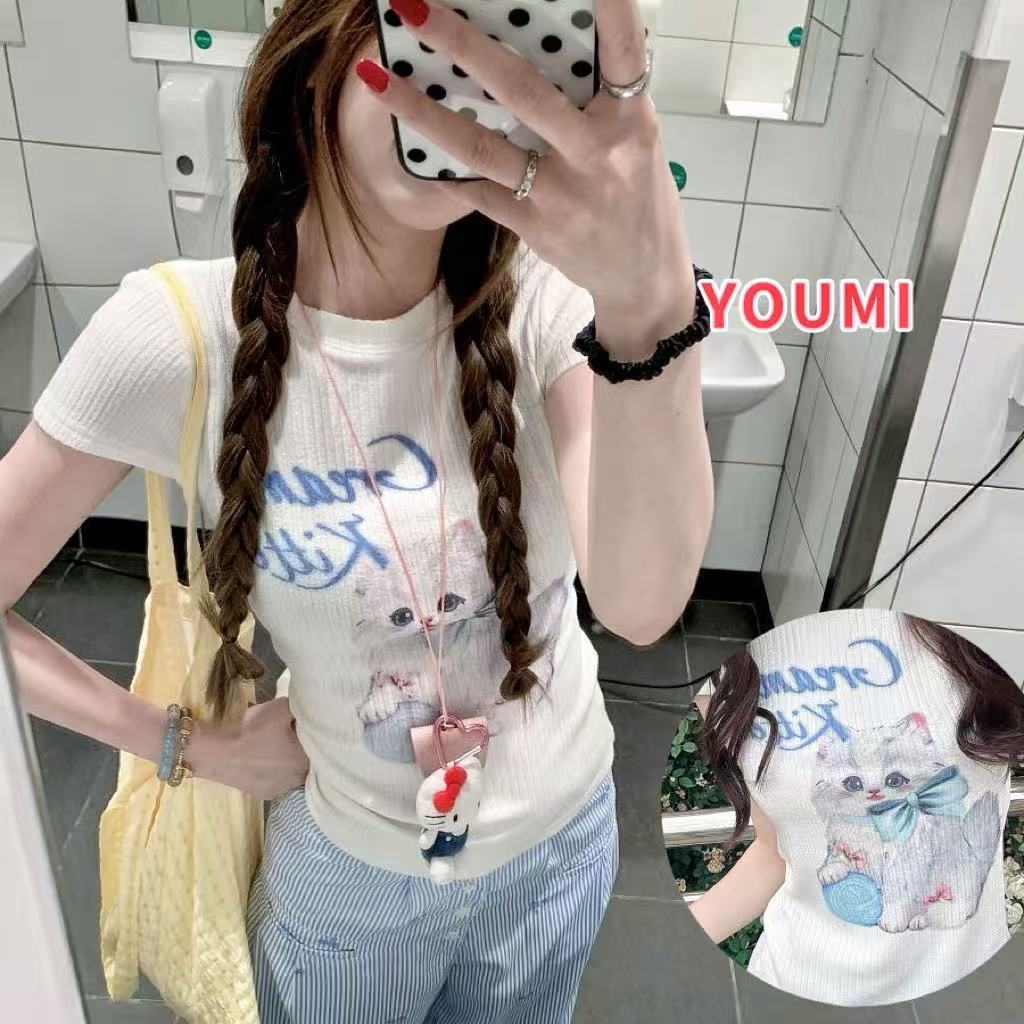YOUMI ส่งไวจากไทย เสื้อยืดผู้หญิงน่ารัก ลายแมวโบว์หวาน ผ้านุ่ม ใส่แล้วดูผอม แมทช์ง่าย ใส่ได้ทุกวัน