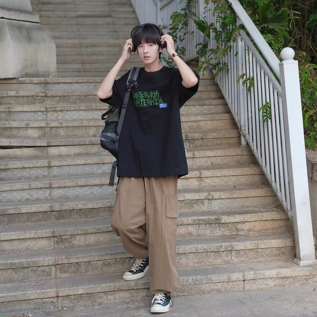 เสื้อยืดสไตล์เกาหลีสไตล์ฮ่องกงแขนคอดลําลองแขนสั้นรุ่นอินเทรนด์แบรนด์ผู้ชายรุ่นหลวมอินเทรนด์ทีฤดูร้อน