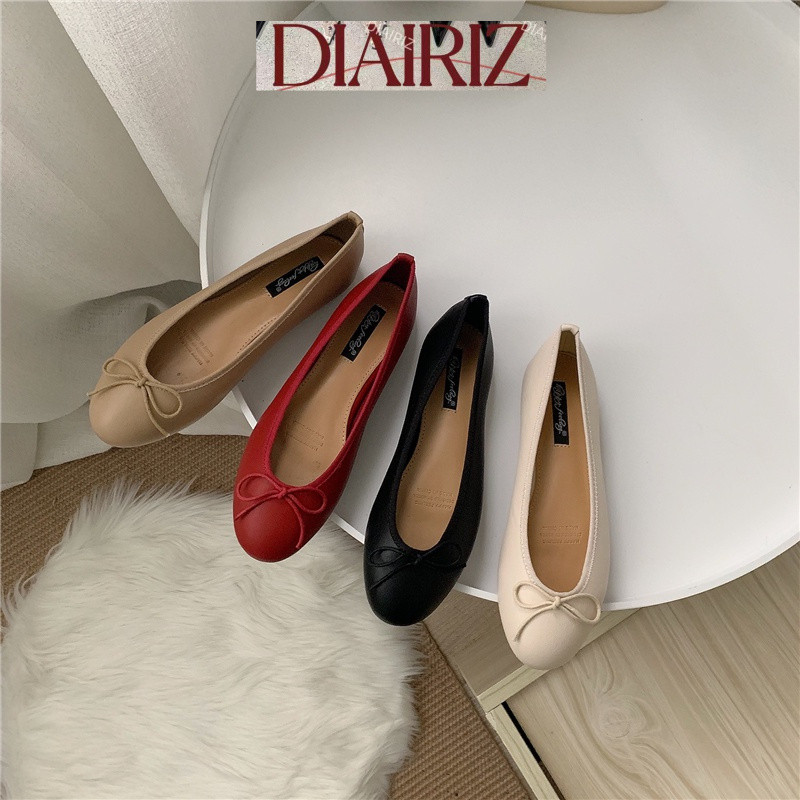 [DIAIRIZ] สต็อกพร้อมจัดส่ง! รองเท้าแฟลตสไตล์เกาหลีจากดงแดมุน สำหรับเดินทาง ออกแบบมาอย่างพอดี มีสีให้เลือกหลากหลาย มาพร้อมสายคาดและโบว์แบบบัลเล่ต์ ควรสวมไซส์ใหญ่กว่าปกติ