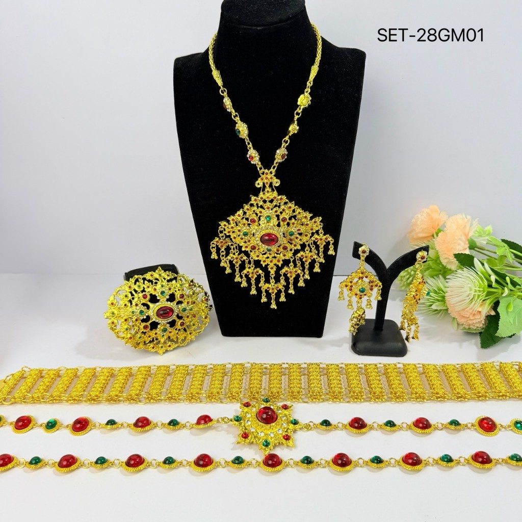 สร้อยคอชุดไทยโบราณ งานละเอียด ประดับพลอยสีมงคล เขียว–แดง