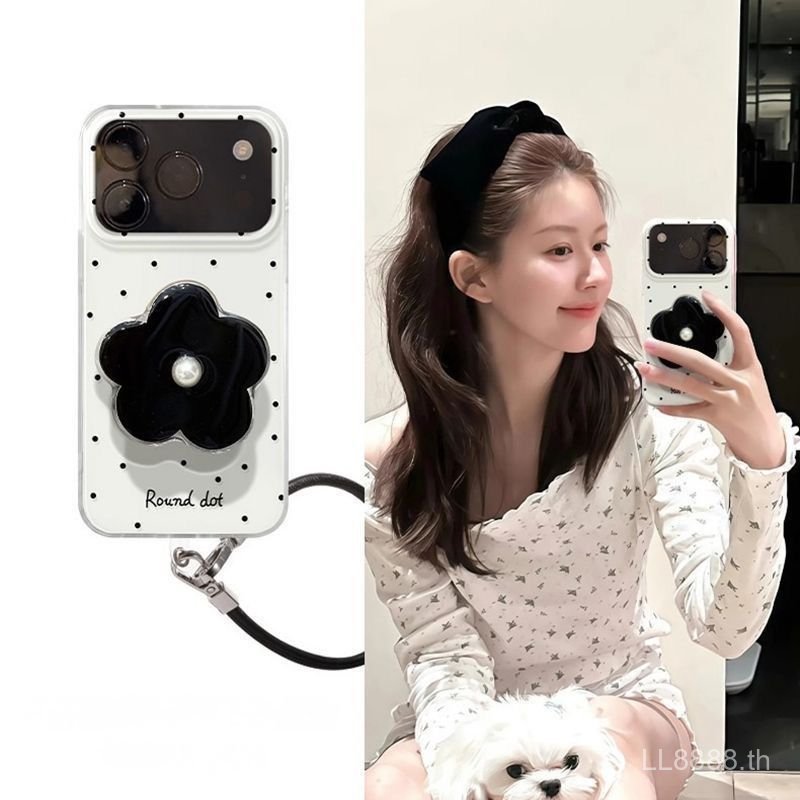 เคสโทรศัพท์ เหมาะสําหรับ iPhone 7 8 X XS XR XSMAX 11 12 13 14 15 16 17 Pro max Plus Air Star Zhao Silu สไตล์เดียวกัน Polka Dot ดอกไม้สีดําวงเล็บโซ่กันกระแทกกันกระแทกป้องกันกรณี เคสแบบรวมทุกอย่าง J9BC
