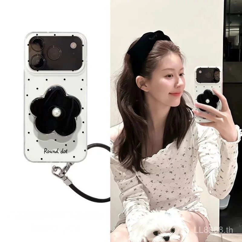 เคสโทรศัพท์ เหมาะสําหรับ iPhone 7 8 X XS XR XSMAX 11 12 13 14 15 16 17 Pro max Plus Air Star Zhao Silu สไตล์เดียวกัน Polka Dot ดอกไม้สีดําวงเล็บโซ่กันกระแทกกันกระแทกป้องกันกรณี เคสแบบรวมทุกอย่าง J9BC