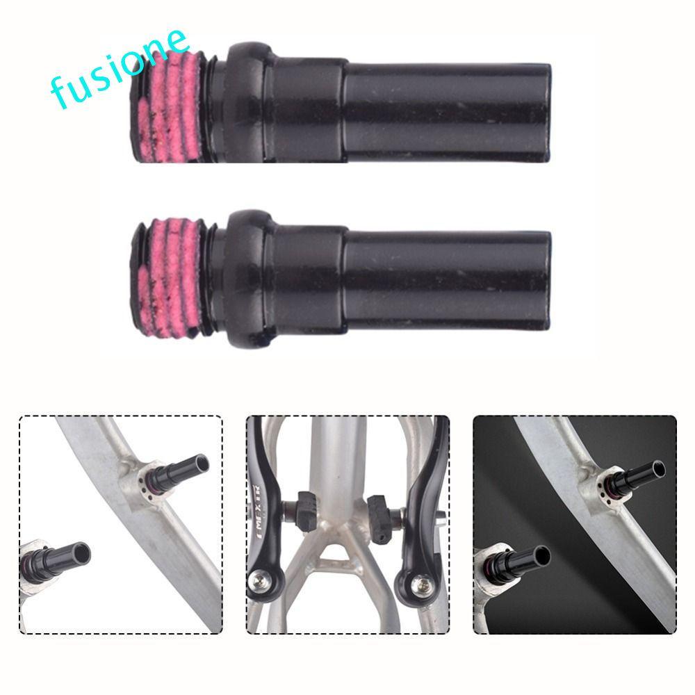 ชุดอะไหล่เบรกสำหรับจักรยาน MTB ประกอบด้วยสกรู V-brake 4 ชิ้น, ข้อต่อ M10, แผ่นรองเบรก, และสกรูด้านหน้า พร้อมใช้งานได้อย่างสะดวก