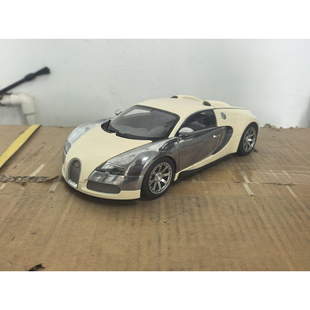[คลังสินค้าพร้อม 1] AUTOart AUTOart 1: 18 BUGATTI VEYRON BUGATTI VEYRON รถจําลองโลหะผสมรุ่นบรรจุภัณฑ