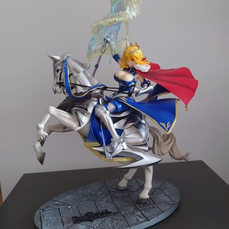 Fate Altolia Big White Gun Daily SABER ขี่ SABER รูปปั้นตกแต่ง Boxed Figure f