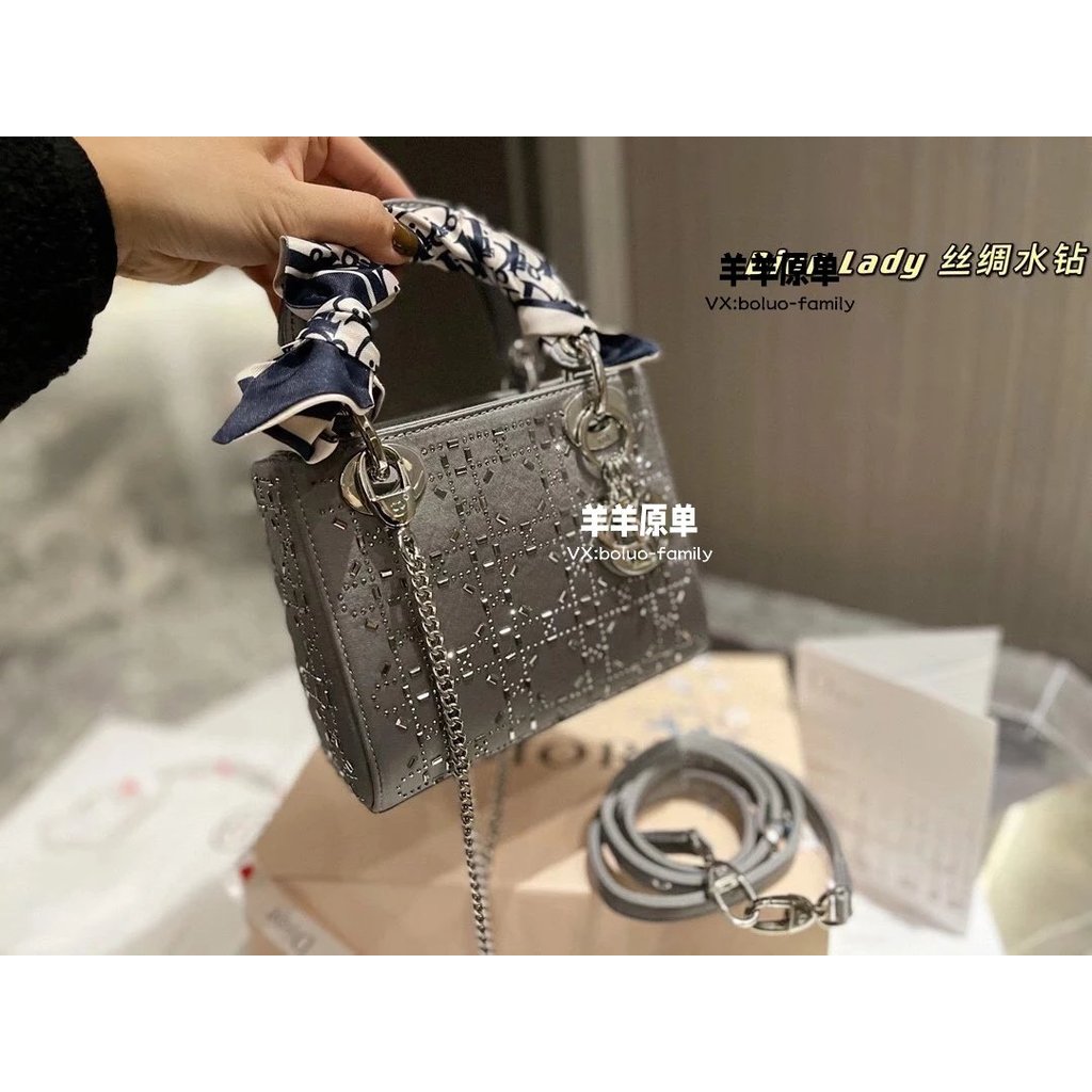 DIOR Lady-D Three-Grid กระเป๋าสะพายข้าง สินค้าพร้อมกล่องบรรจุภัณฑ์หรูหรา แถมฟรีผ้าพันคอผ้าไหม!