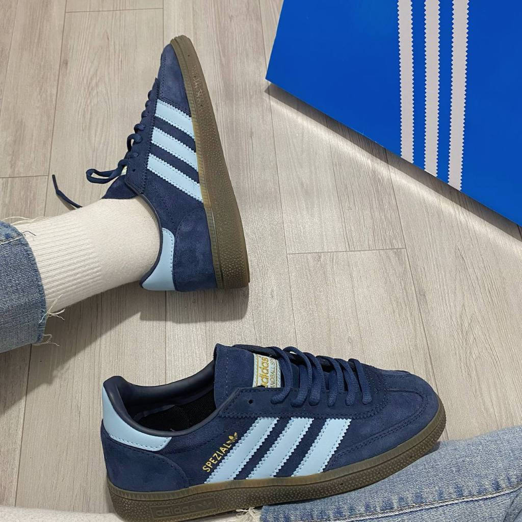 Handball Spezial Navy Gum รองเท้าผ้าใบ BD7633 5HQO