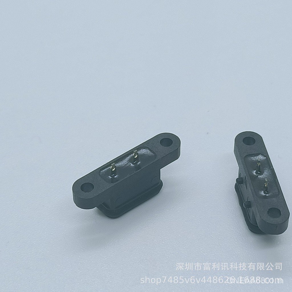 แนวตั้ง 2P กันน้ําหญิงซ็อกเก็ต type-c แนวตั้ง Plug-In DIP พร้อมคอลัมน์หูคู่สกรูรูแปรงสีฟันไฟฟ้า UWOM