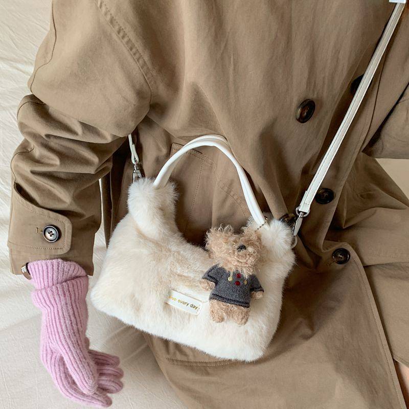 Special-Interest Design Portable Bucket Bag Fashionable Stylish Furry Shoulder Bag Crossbody Bag 1Ok