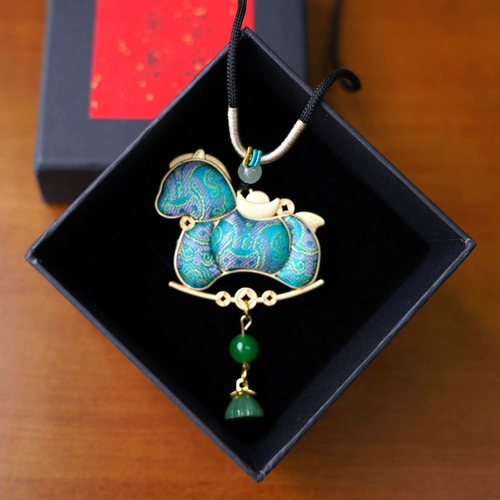 Horse to Success จี้ Non-genetic Song Jin สร้อยคอผ้าไหมแท้เครื่องประดับขนาดเล็ก All-match Niche High