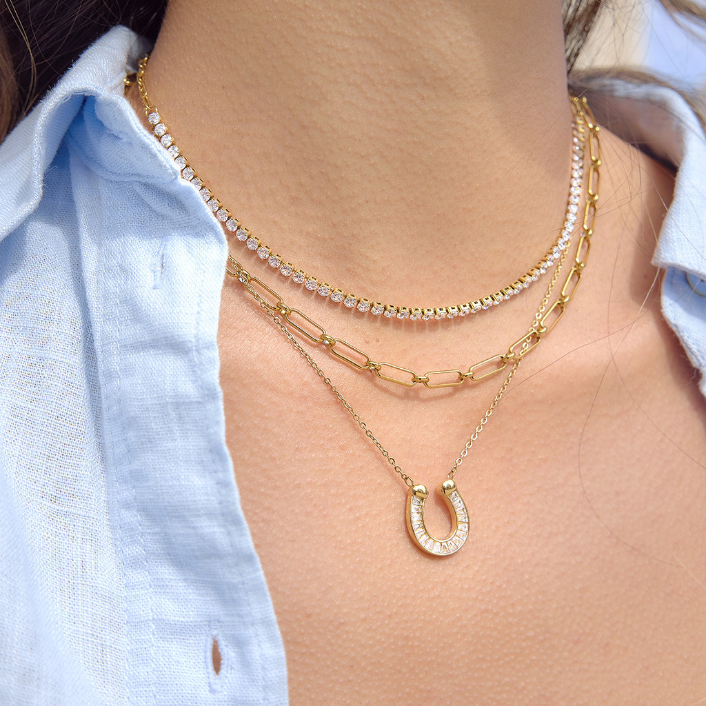 สุภาพสตรีสร้อยคอชั้นสแตนเลสชุบ 18K Gold Horseshoe U-Shaped Hypoallergenic Non-Fade