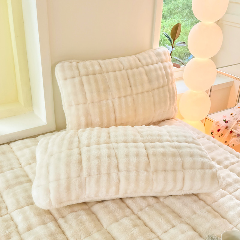 Modern Minimalist Soft Plush Pillowcases (No Insert) - Set of 1 or 2, Queen Size 18.9x29.1 Inches, M