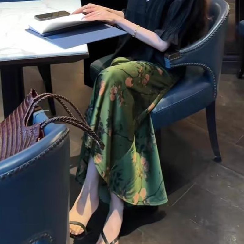 กระโปรงผ้าพิมพ์ลายสำหรับผู้หญิง แบบเอวสูงสะโพกคลุมยาว ดูดีในฤดูร้อน
