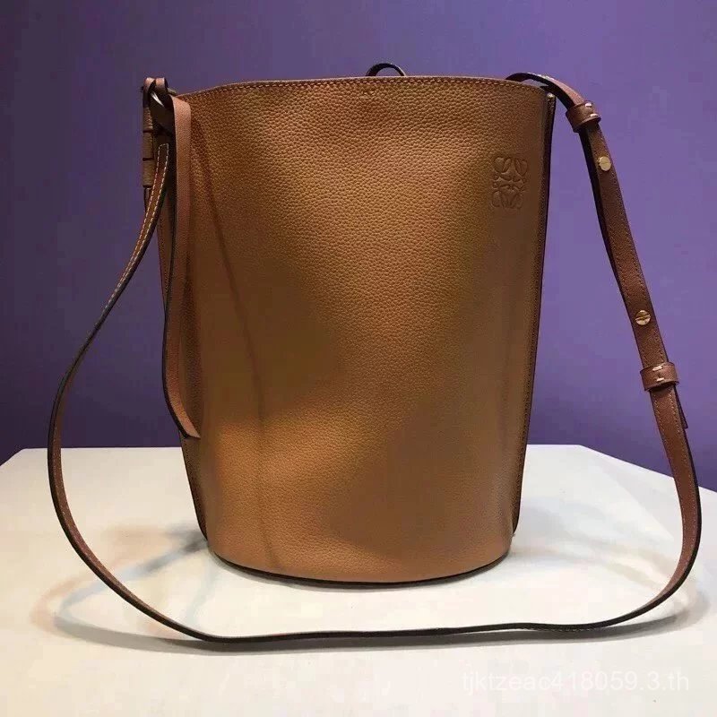 LOEWE กระเป๋าผู้หญิง สุดยอด