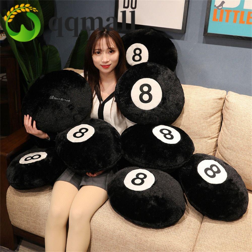 QQMALL บิลเลียด 8 Ball ของเล่นตุ๊กตาห้องนอนข้างเตียงตกแต่งโซฟา No. 8 Ball เบาะรองนั่งตกแต่งบ้าน 8 Ba