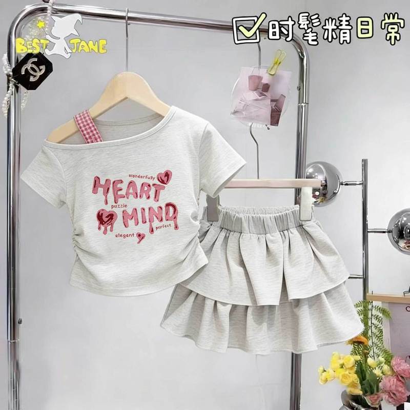 女童夏季套装夏款2025印花半身裙新款เสื้อยืด儿童洋气短袖短袖短袖衬衫套ชุดสาวฤดูร้อนเสื้อยืด,สาวใหญ่แขนสั้นกางเกงขาสั้น,สบายๆเด็กชุดสองชิ้น