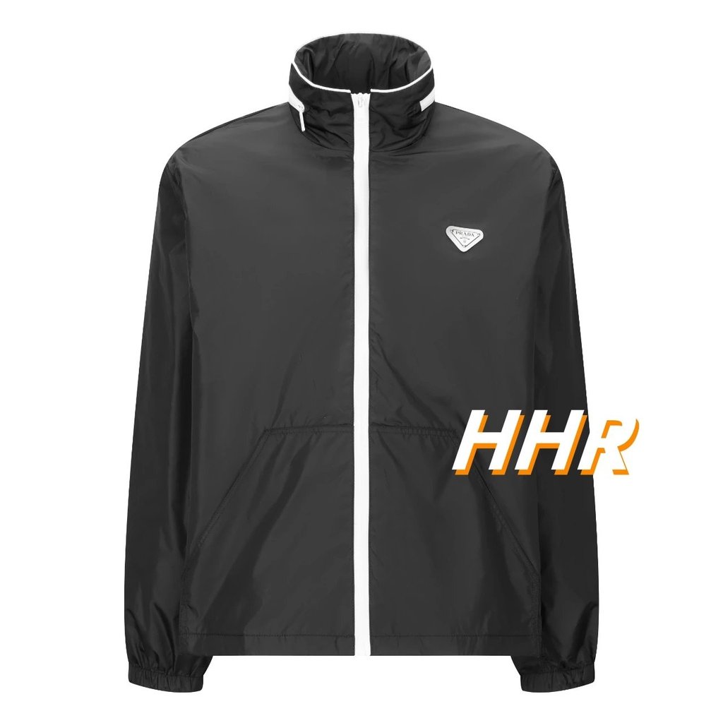 <![CDATA[Prada Hooded Windbreaker Jacket โลโก้สามเหลี่ยมสีขาว ใหม่สำหรับฤดูใบไม้ร่วงและฤดูหนาว กันลม