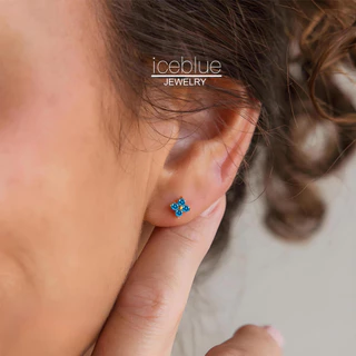 iceblue-ต่างหูติดหูดอกโคลเวอร์ประดับเพชรหินวันเกิด ทำจากเหล็กสแตนเลส ชุบทอง14K ดีไซน์หวาน ไม่ก่อภูมิแพ้ กันน้ำ กันเหงื่อ ไม่ซีดสี เหมาะเป็นของขวัญสำหรับสุภาพสตรี E168