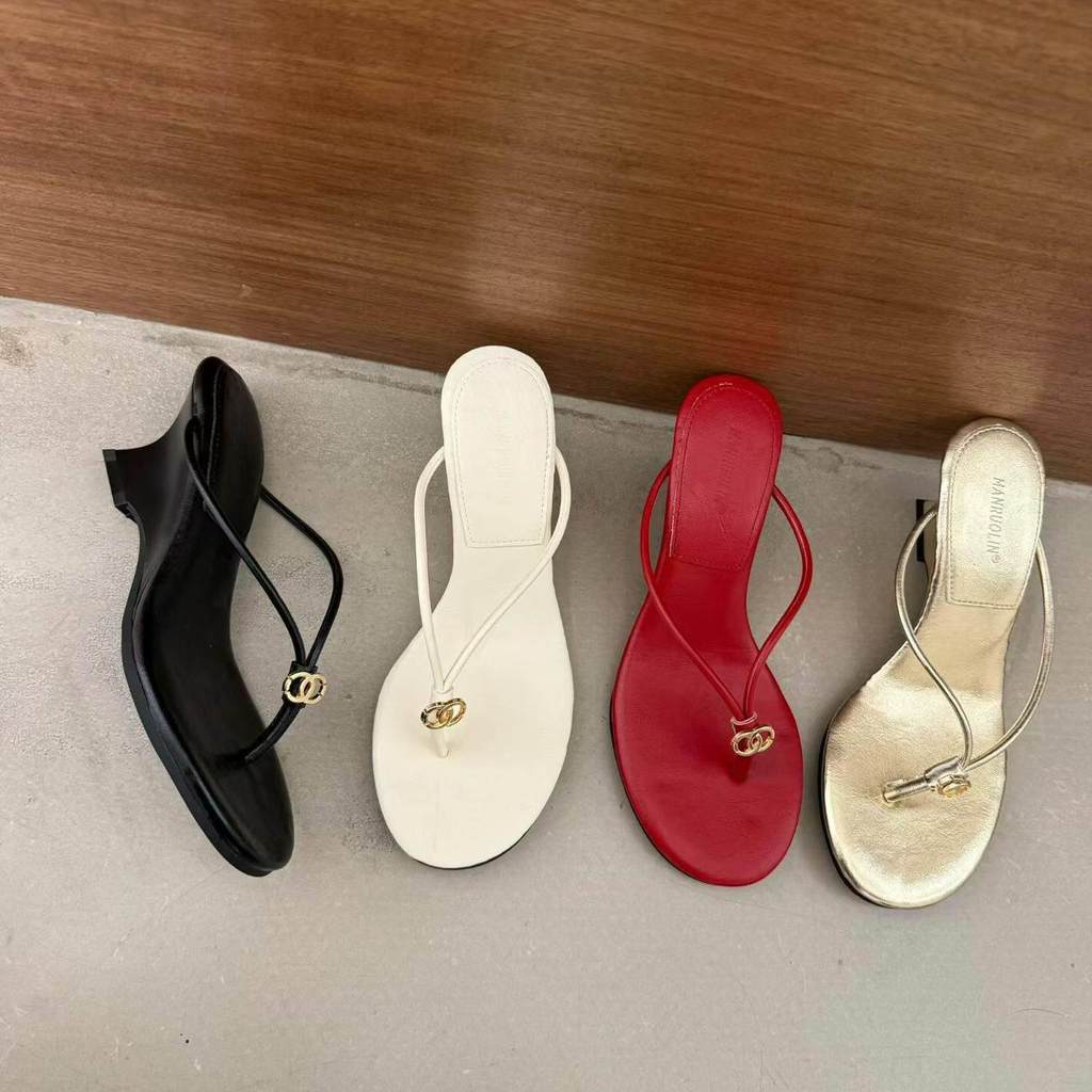 3N Thin Strap Flip-Flops Flip-Flops ผู้หญิง 2026 โลหะหัวเข็มขัด Wedge Flip-Flops รองเท้าแตะรองเท้าแต