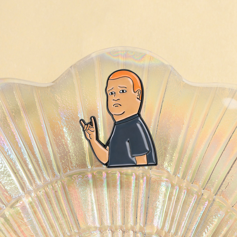 เข็มกลัดตัวละคร Bobby Hill จากอนิเมชัน King of The Hill สำหรับตกแต่งพัดลมและอื่น ๆ ราคา ถูกที่สุด ดีลบีเคเค แกลเลอรีภาพที่ 2