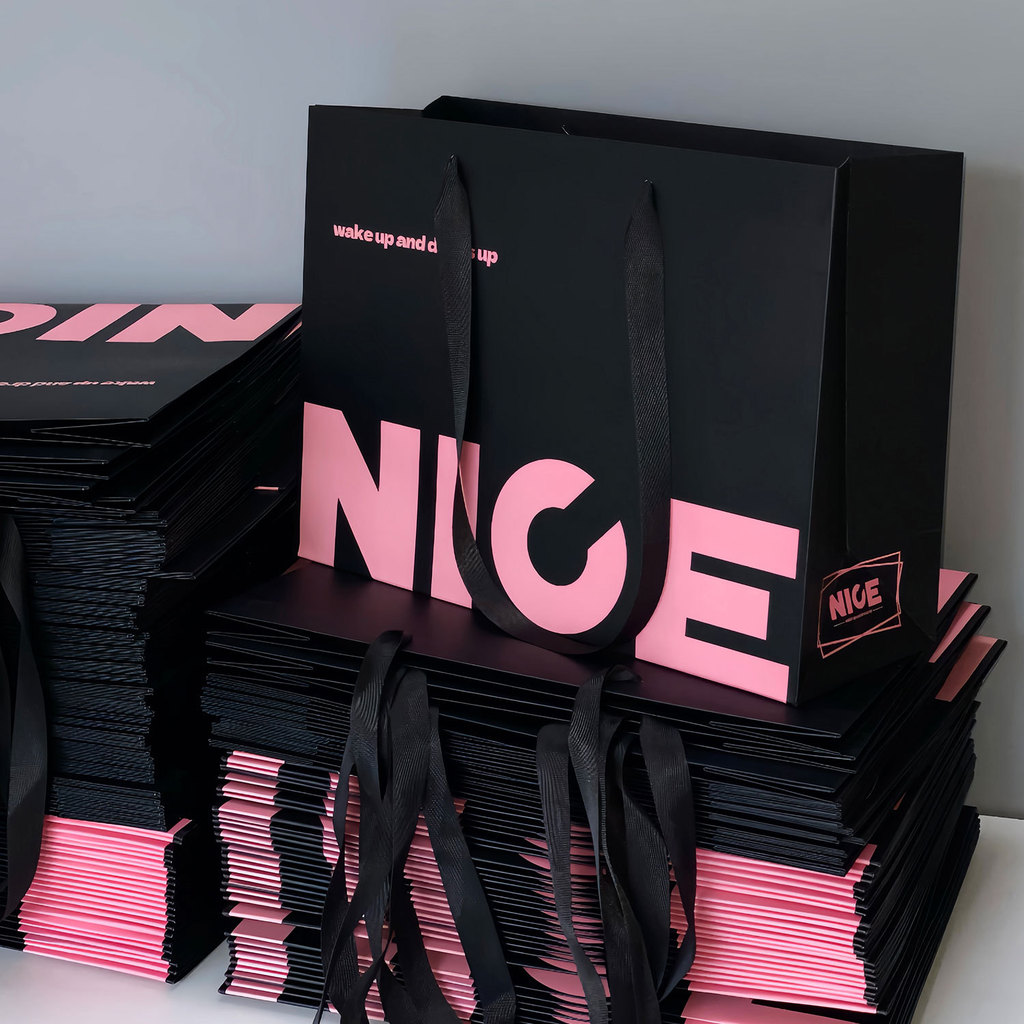 High-End Feeling สีดําสีชมพูร้านขายเสื้อผ้ากระเป๋าถือแฟชั่นอินเทรนด์ผู้ชายผู้หญิงช้อปปิ้งกระเป๋า Hig