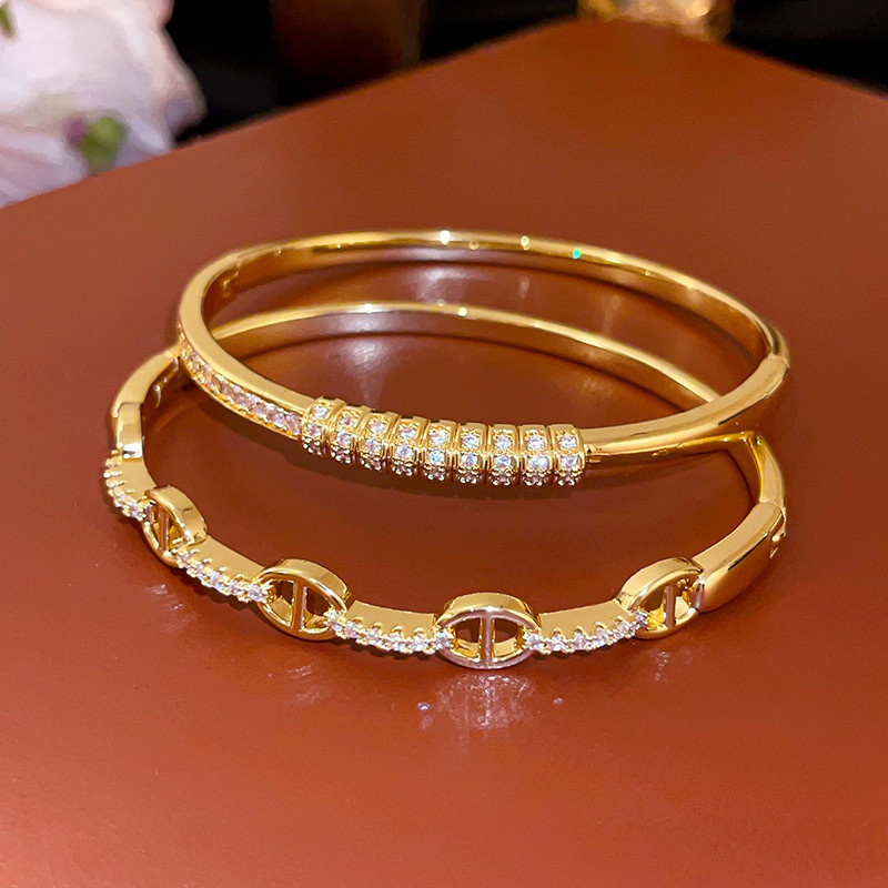 สร้อยข้อมือทองแท้ 18K สไตล์ยุโรปและอเมริกา หรูหราและทันสมัย