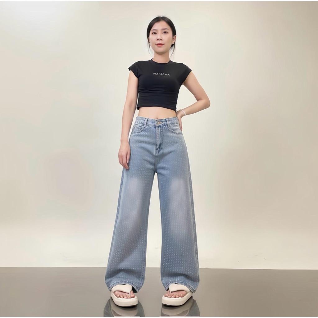 NAMCHA กางเกงยีนส์ทรงกระบอกกลาง กางเกงยีนส์ทรงกระบอกกลางเอวสูง ติดเพชร 5113
