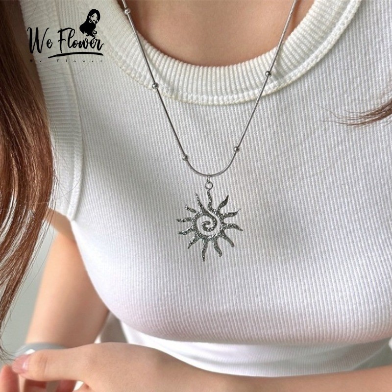 We Flower สร้อยคอมัณฑนาศิลป์โบฮีเมีย สแตนเลสสตีล grade 925 มาพร้อมลายดอกไม้ใหญ่ ออกแบบมาเพื่อผู้สวมใส่ทั้งเพศหญิงและเพศชาย โดยเน้นความสวยงามในแบบโซ่สั้น