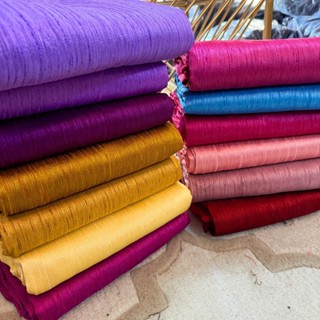 ไหมสีพื้น เปลือกไหมรังขาว ทอ 6 ตะกอ อบอาบน้ำยาแล้ว ไม่หด ไม่…