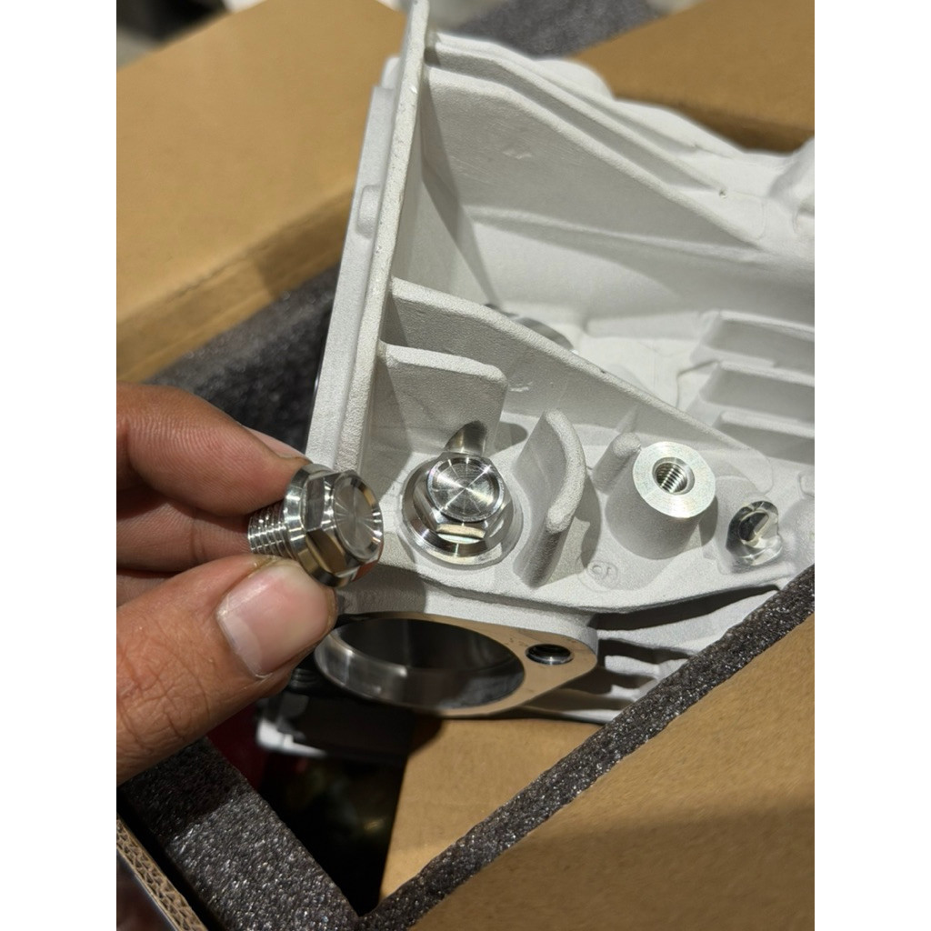 อุดเซ็นเซอร์โอทู (o2) และ อุดเซ็นเซอร์ข้างเสื้อสูบ เวฟ งานสแตนเลสกลึงมือ ลายSamurai