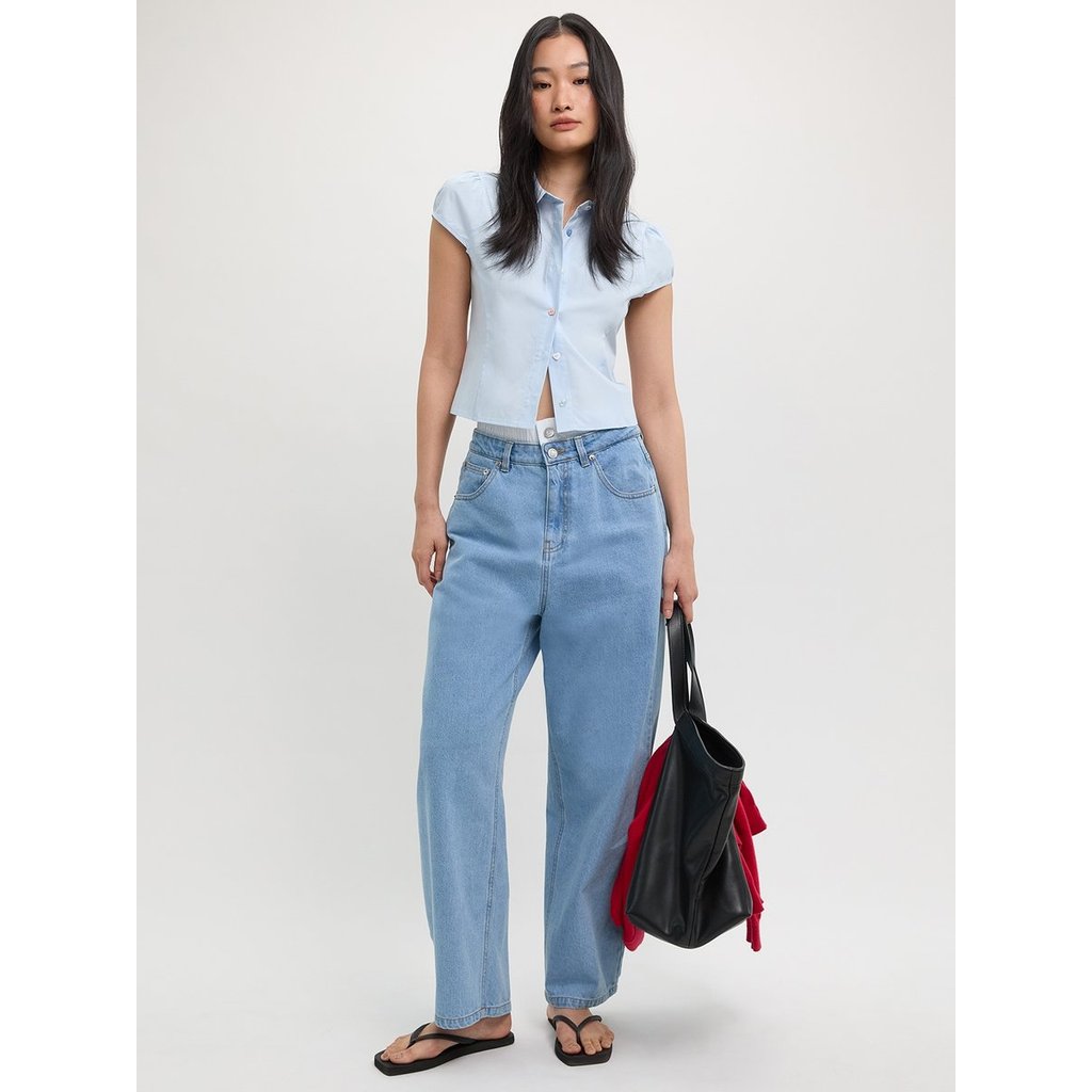[Pomelo] เสื้อเชิ้ตแขนสั้นคอปกแต่งกระดุมรูปหัวใจ / Sleeve Collared Blouse