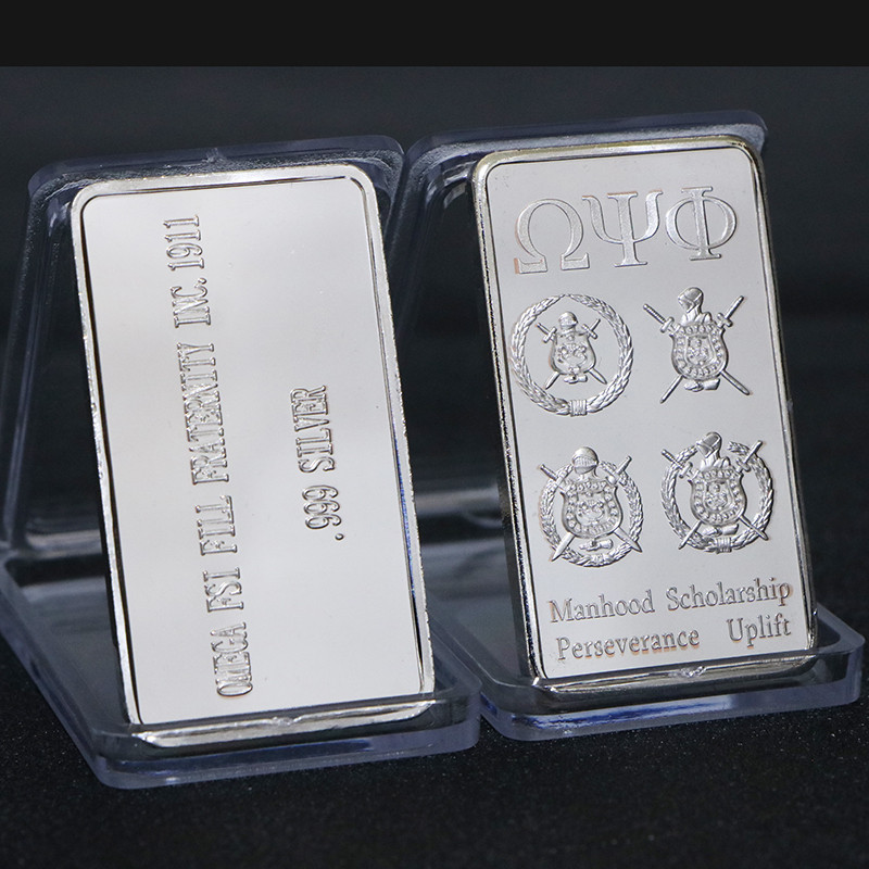 เหรียญเงินบริสุทธิ์ 999FineSilver หนึ่งออนซ์ Troy ในแท่งบูลลิونพร้อมเคสพิเศษ "In God We Trust"