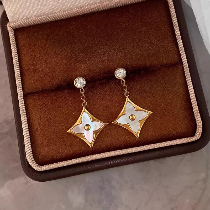 หรูหรา CZ สีขาวเชลล์ Monogram ดอกไม้ Drop ต่างหู