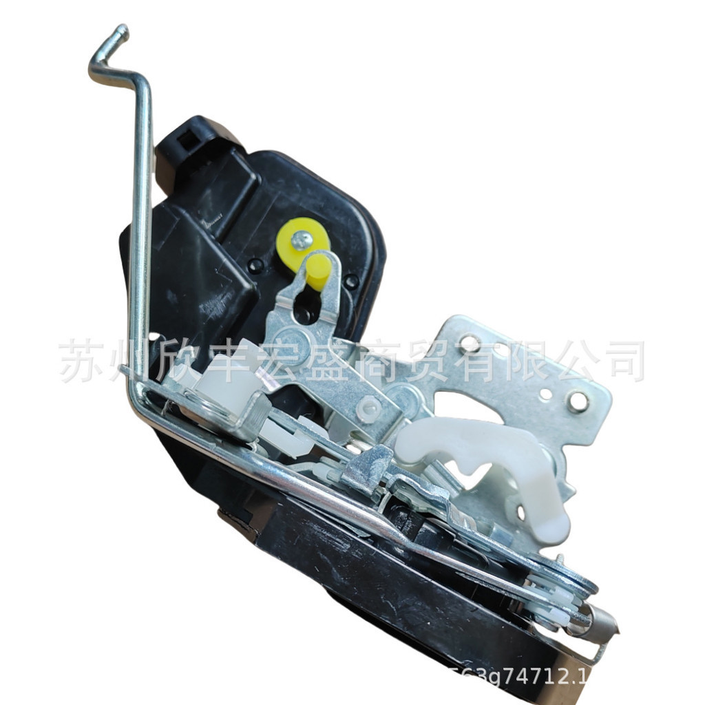 เหมาะสําหรับ Hyundai Tusheng ล็อคประตูด้านหน้าซ้าย Executor Locker 81310-2E020  813102E020 Factory R