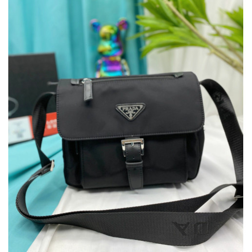PRADA Commuter Nylon กระเป๋าสะพายหลัง หลายช่องเก็บของ ทนน้ำได้ สำหรับผู้ชายและผู้หญิง
