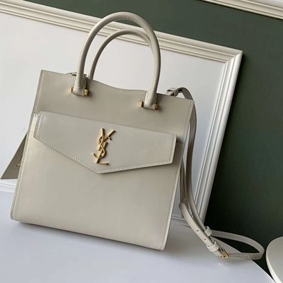 YSL/Saint Laurent UP TOWN กระเป๋าคลัทช์หนังลูกวัวทรงกระจกขนาดเล็ก มาพร้อมสายสะพายแม่เหล็กถอดได้ ขนาด