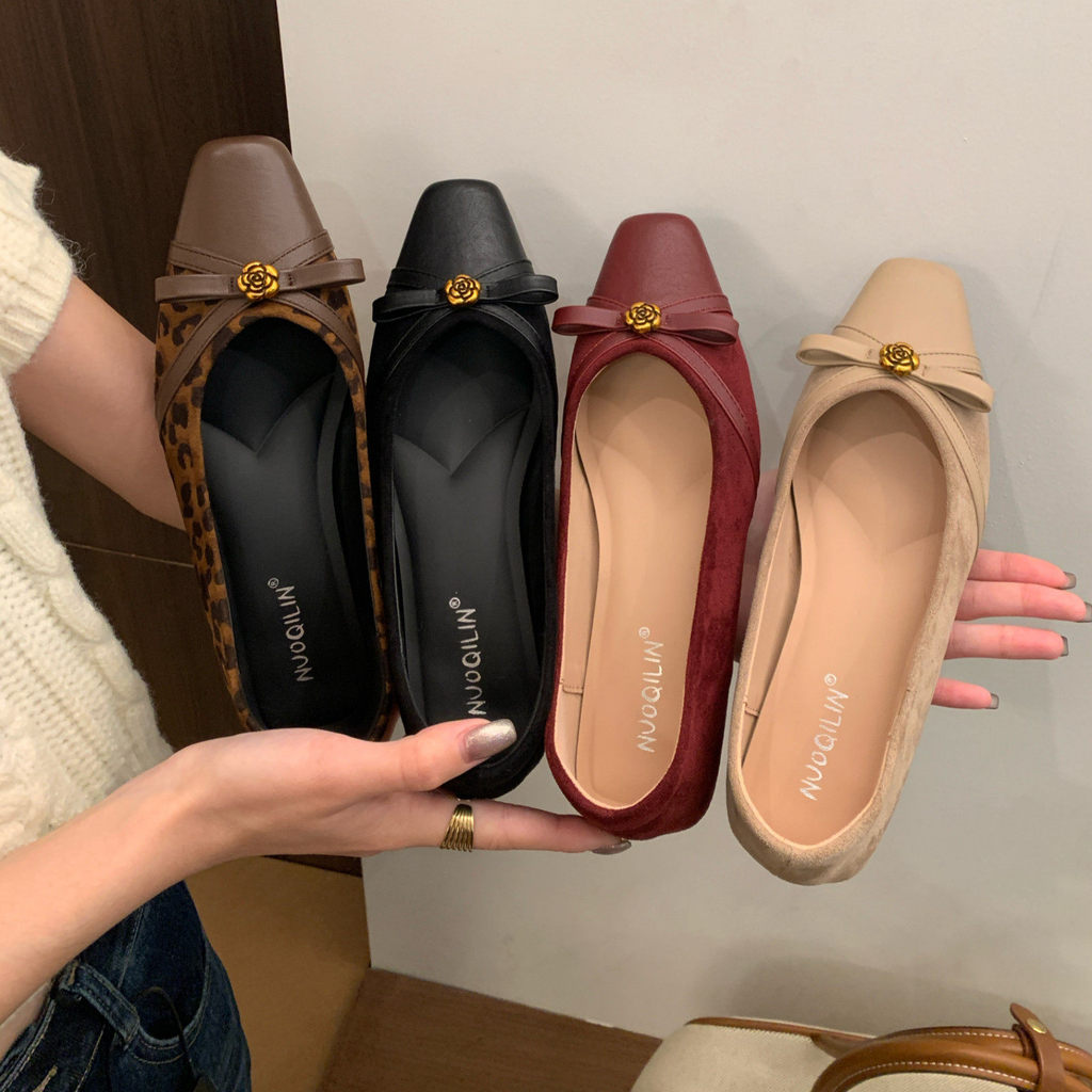 TT Sweet Square Toe รองเท้าผู้หญิง 2025 โบว์โลหะตกแต่งส้นหนา