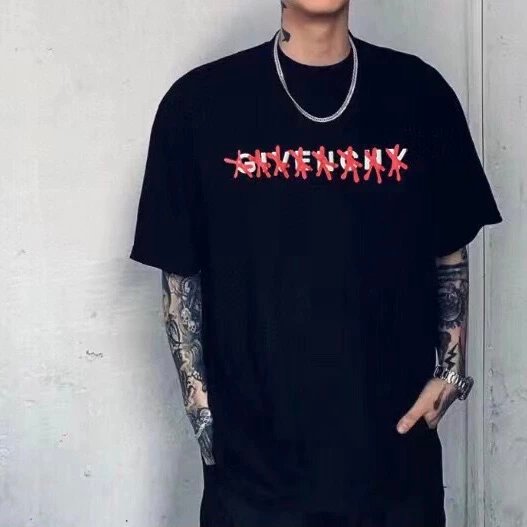 Givenchy Givenchyแขนสั้นผู้ชายStreetสวมสีแดงGraffitiโฟมตัวอักษรสโลแกนพิมพ์รอบคอสีดําเข้มแขนสั้นผู้หญ