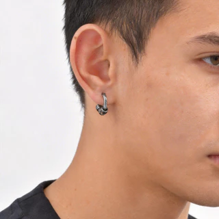 MG Tangcao Pattern ต่างหูห่วงสีดํา Hypoallergenic Hip Hop Rock Style Cool อินเทรนด์สําหรับผู้ชายผู้หญิง