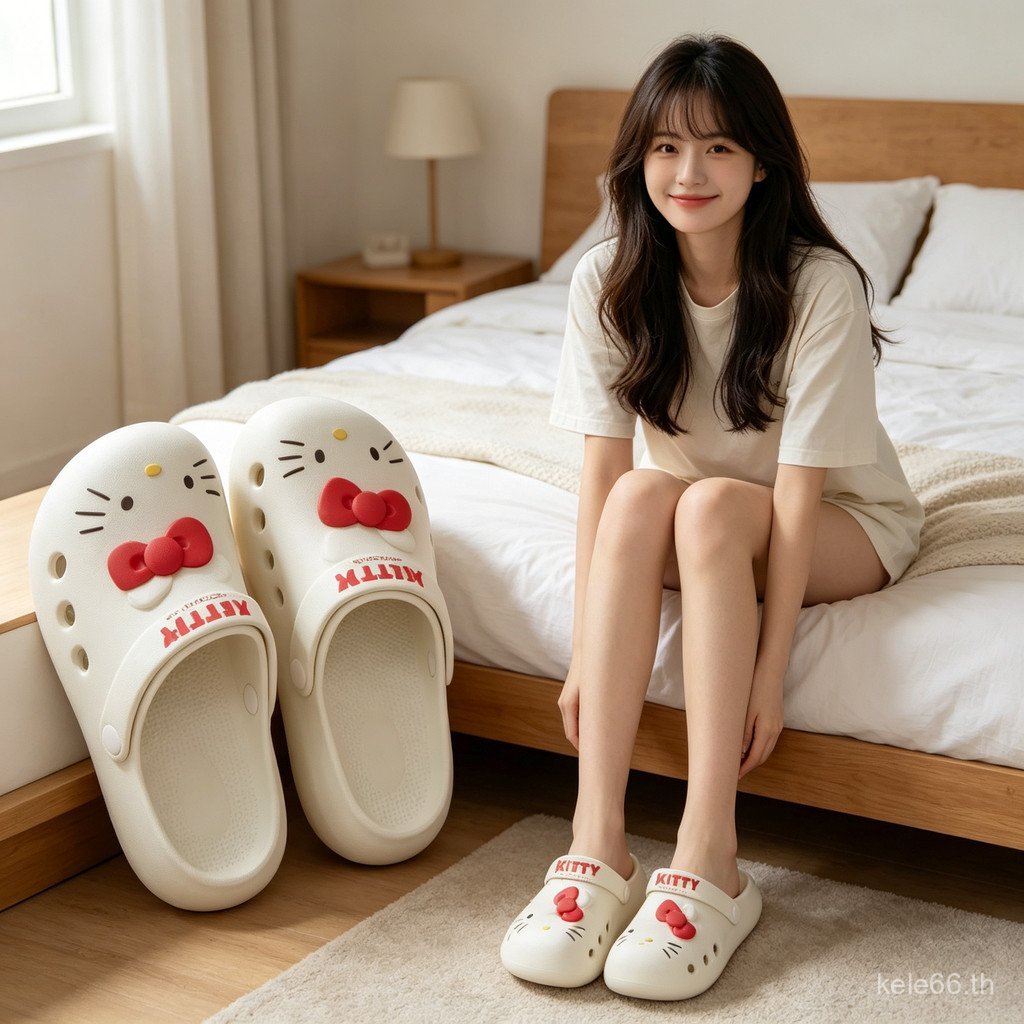 UBYH Sanrio Hello Kitty รองเท้าสวมใส่ง่ายแบบมีรูระบายอากาศ ออกแบบมาเป็นรองเท้าแตะหัวคาย กันลื่นและพื้นหนาสำหรับเดินภายนอก