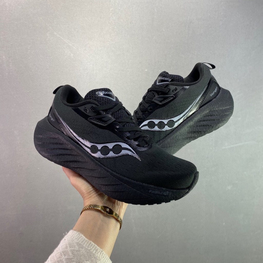 รองเท้าวิ่ง Saucony Triumph 22 Unisex ออกแบบมาเพื่อความนุ่มสบายและระบายอากาศดี