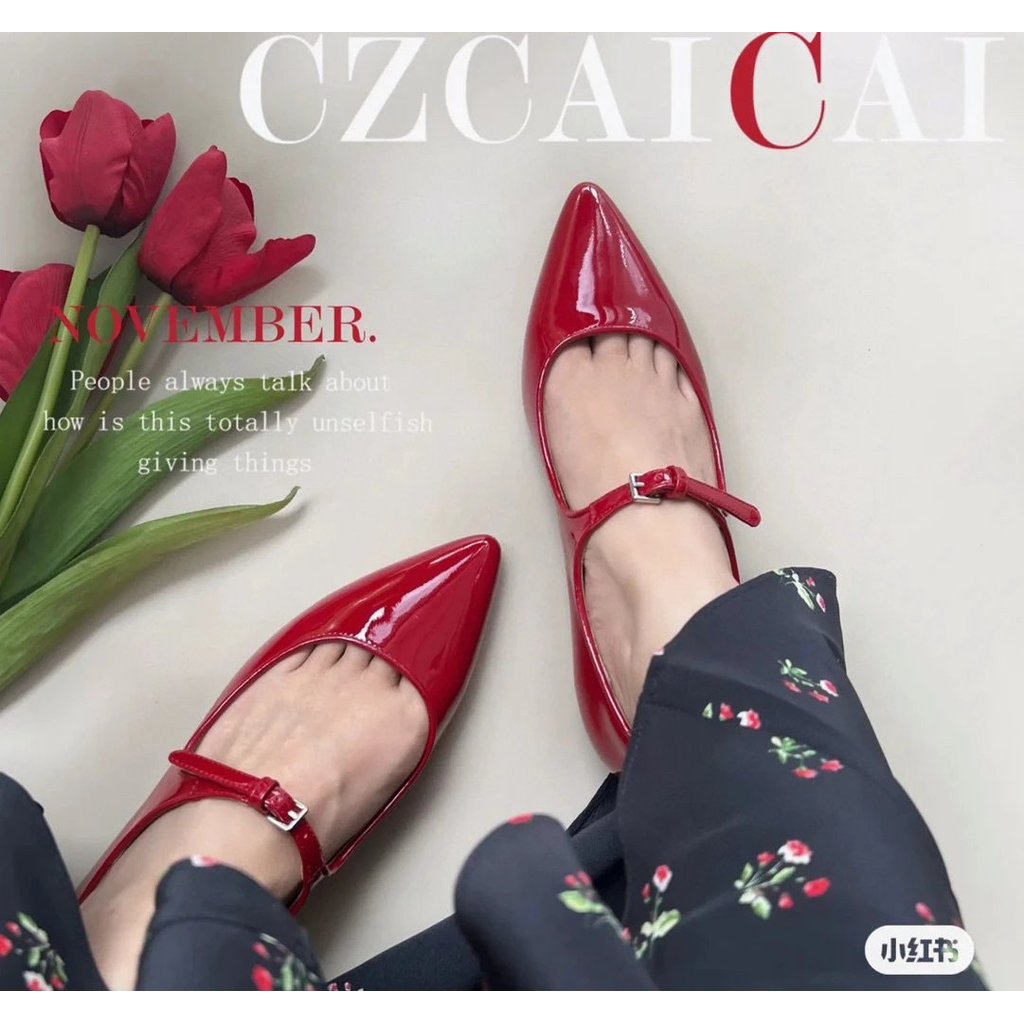 MiuMi * MiuMi 2024 รองเท้าส้นเตี้ยสุภาพสตรีสไตล์ใหม่ชี้นิ้วเท้ารองเท้าแมรี่เจน