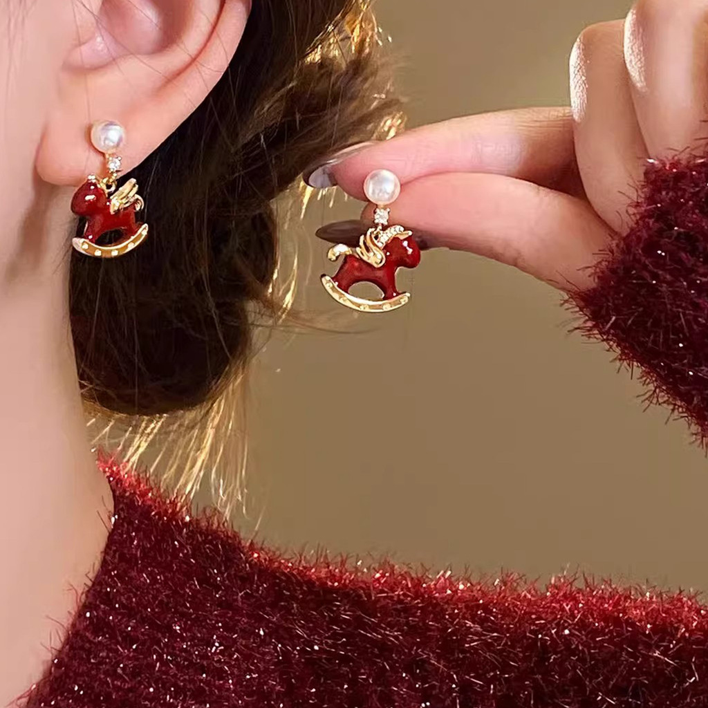 ต่างหูเคลือบมุก มีประกายหรูหรา เหมาะสำหรับเทศกาลปีใหม่