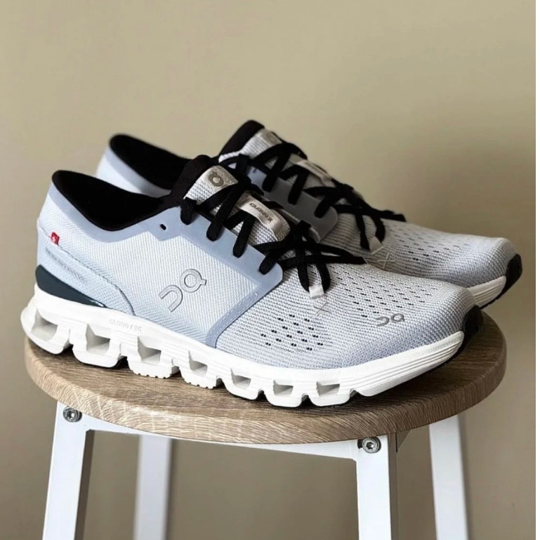 On Cloud X 4 All-Day Comfort Soft รองเท้าผ้าใบสําหรับผู้ชายผู้หญิง DA6J