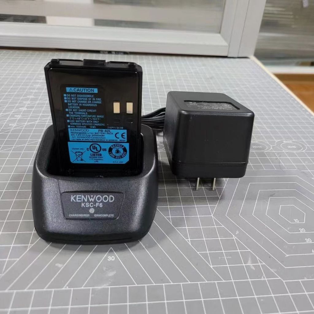Kenwood TH-F6/TH-F7 เครื่องชาร์จเครื่องส่งรับวิทยุสามารถปรับให้เข้ากับแบตเตอรี่ PB-42L เครื่องชาร์จ